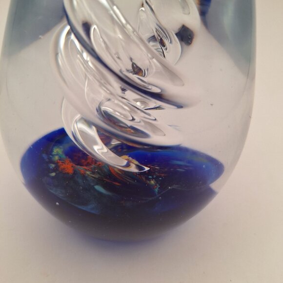DYNASTY GALLERY HEIRLOOM COLLECTION EGG SHAPED GLASS PAPERWEIGHT COBALT & CLEAR - Picture 2 of 13